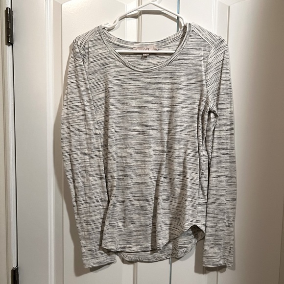 CASUAL TOP BUNDLE!! - Picture 6 of 9